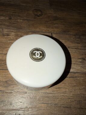 Vintage CHANEL no. 5 bath powder 8 oz